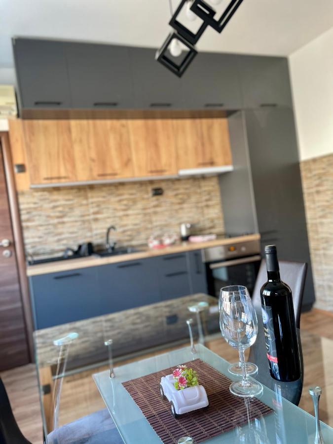 Luxury City Center Apartment Скопие Екстериор снимка
