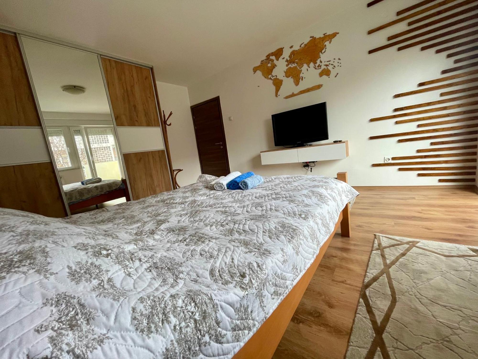 Luxury City Center Apartment Скопие Екстериор снимка